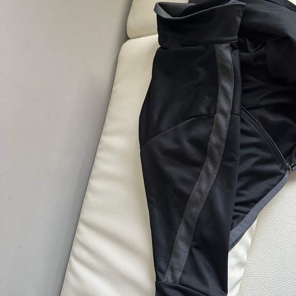 Kid’s Medium Black Nike jacket. Lightweight and full zip. Grey details - Picture 6 of 7